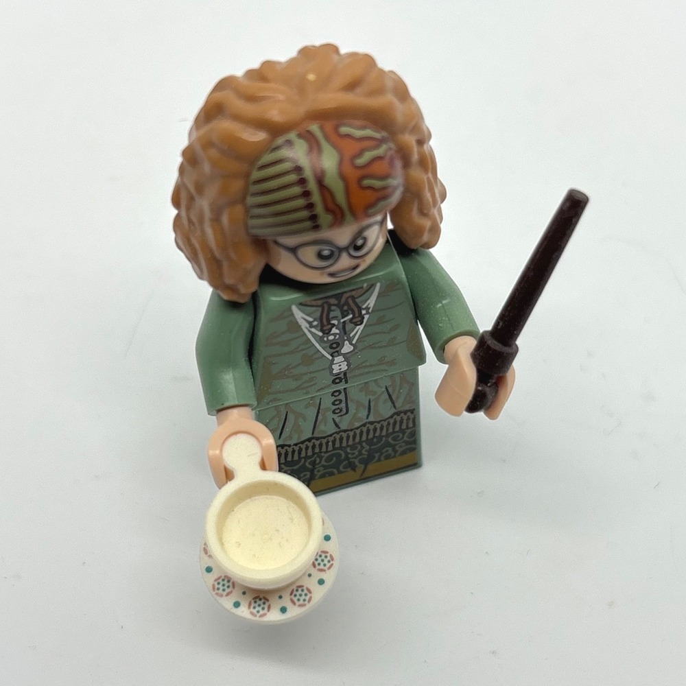 LEGO Harry Potter Professor Trelawney Minifigure 71022 Series 1 CMF Wand Teacup - Picture 5 of 6